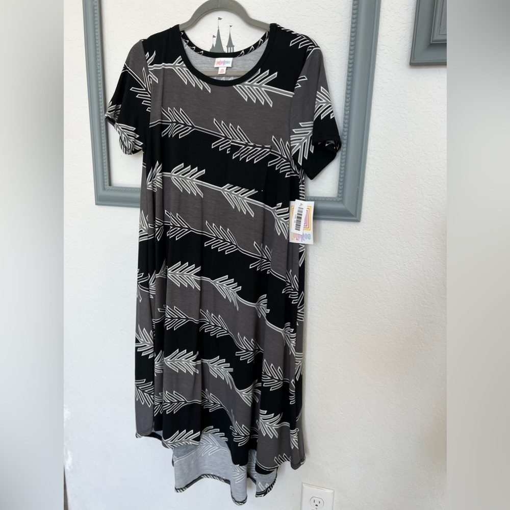 NWT ~ LuLaRoe CARLY ~ XS ~ BLACK WHITE GRAY ARROWS ~ **MAJOR UNICORN** HTF